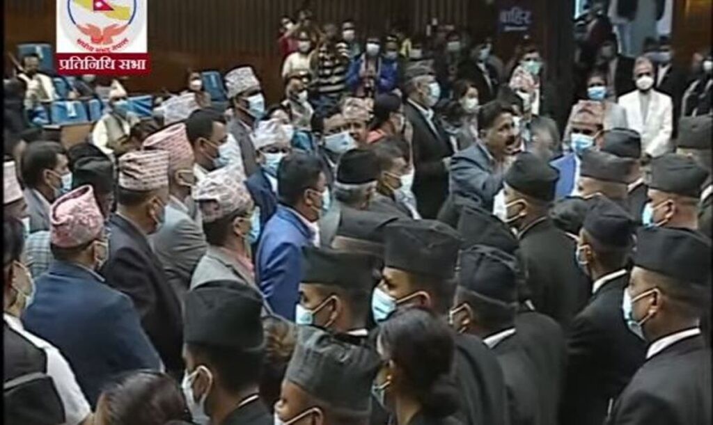 शासक दलको नसुध्रिएको चाला