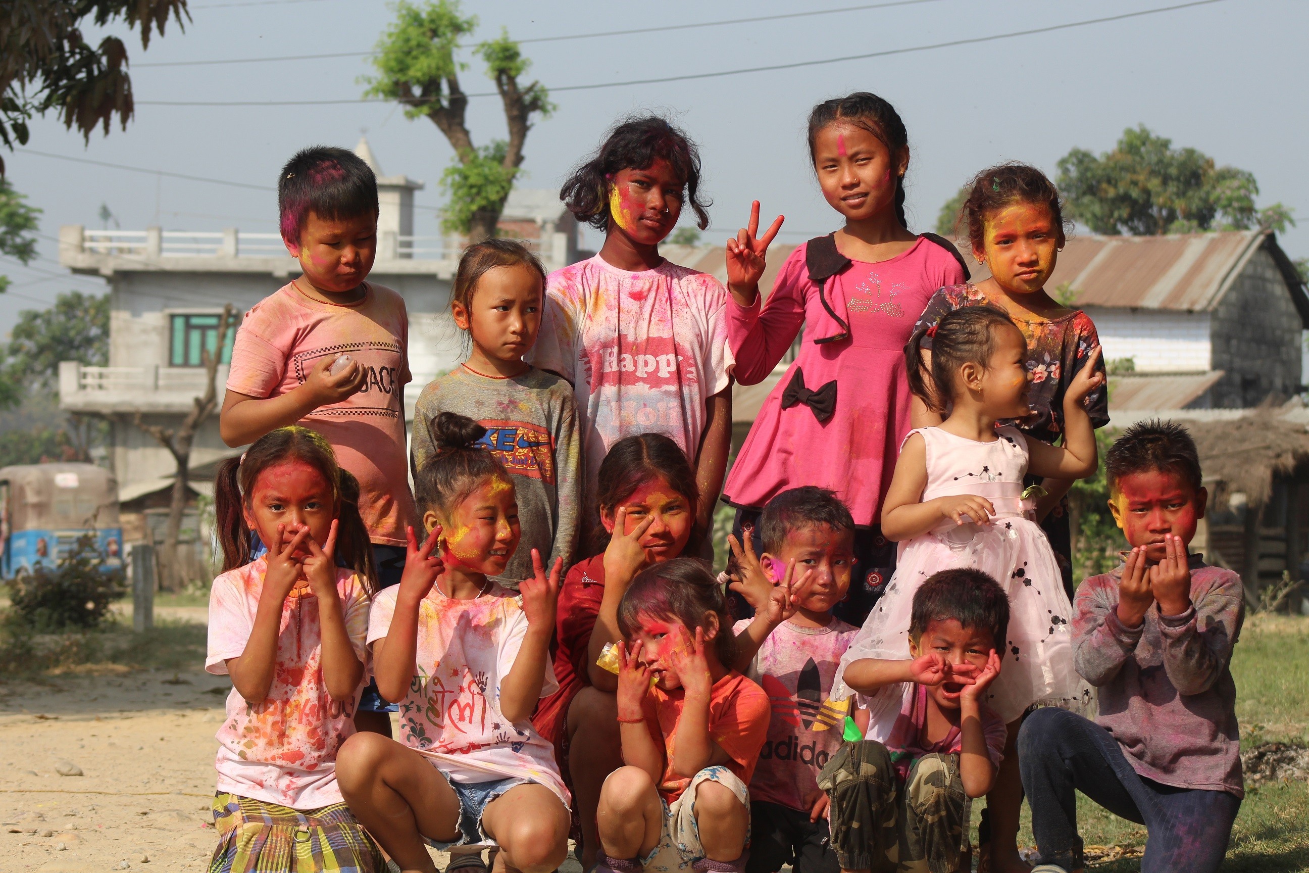तराइमा रंगहरुको पर्व होली हर्षोल्लासका साथ मनाए