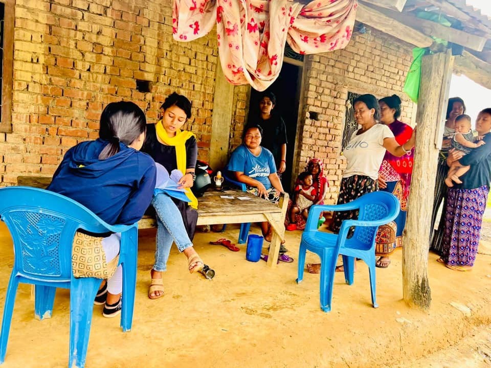 शाइन रेसुंगा डेभलपमेण्ट बैंकद्वारा घर दैलोमा पुगेर वित्तिय साक्षरता प्रदान