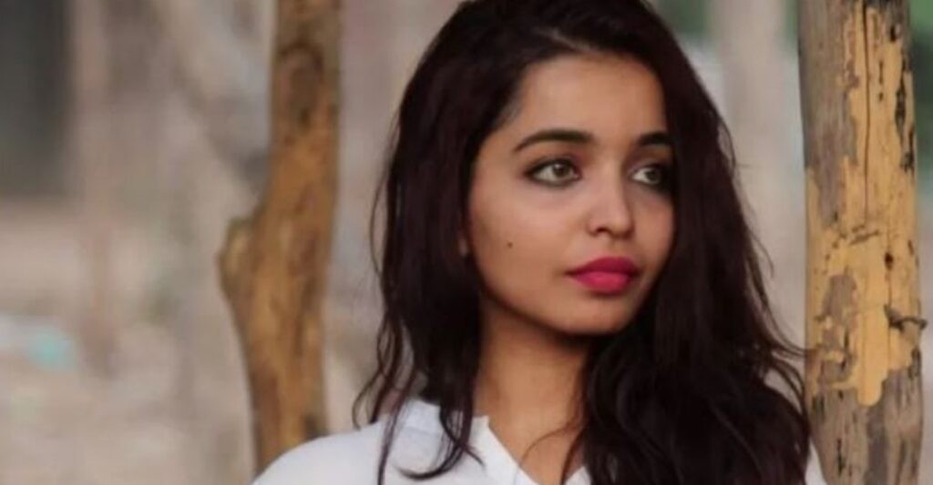 आफैसँग विवाह गर्दैछिन् यी युवती, अभिभावले दिए आर्शीवाद