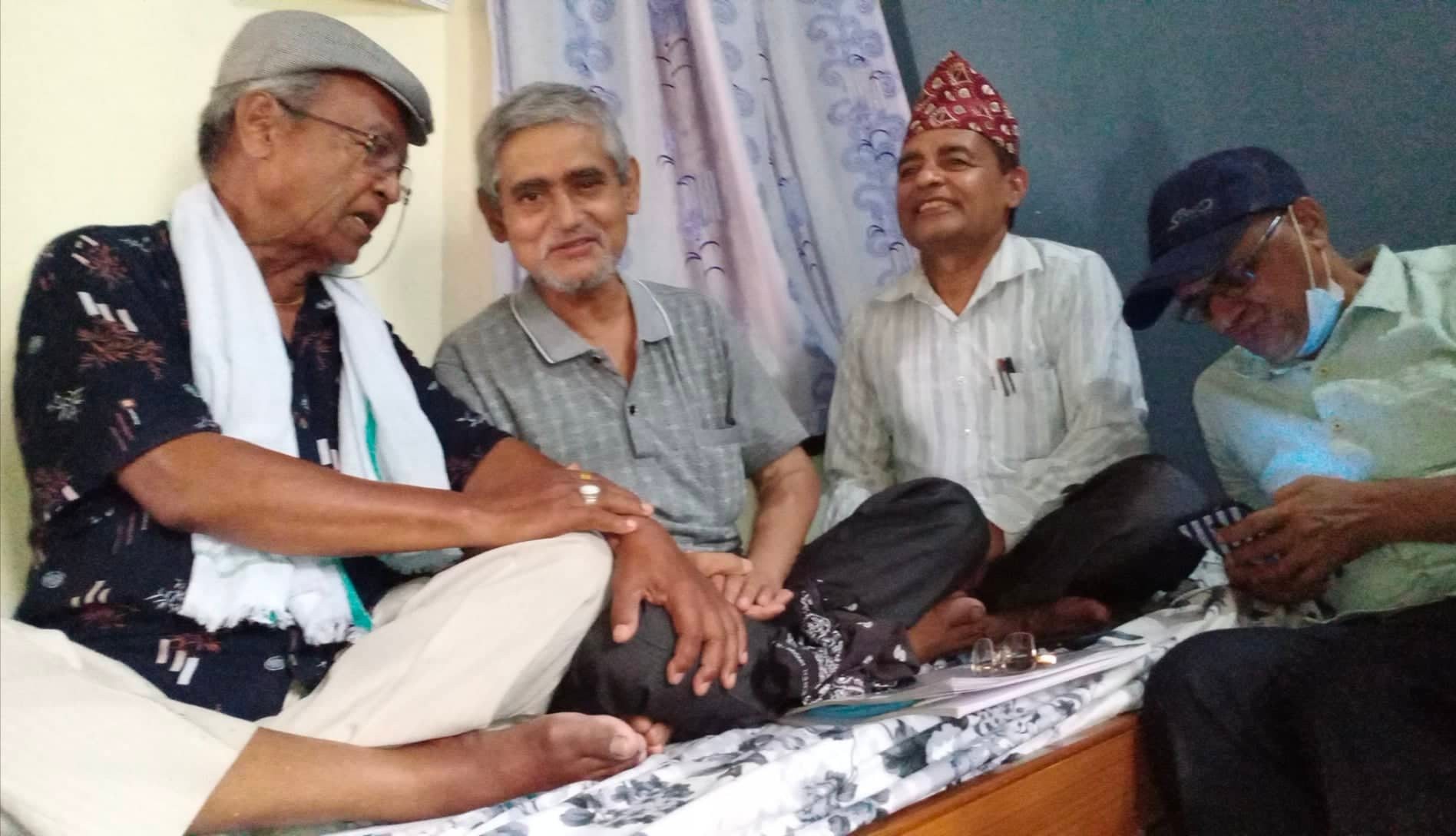 मृगौला पिडित प्रगतीशिल साहित्यकार आत्रेयको उपचारार्थ संकलित आर्थिक सहयोग हस्तान्तरण