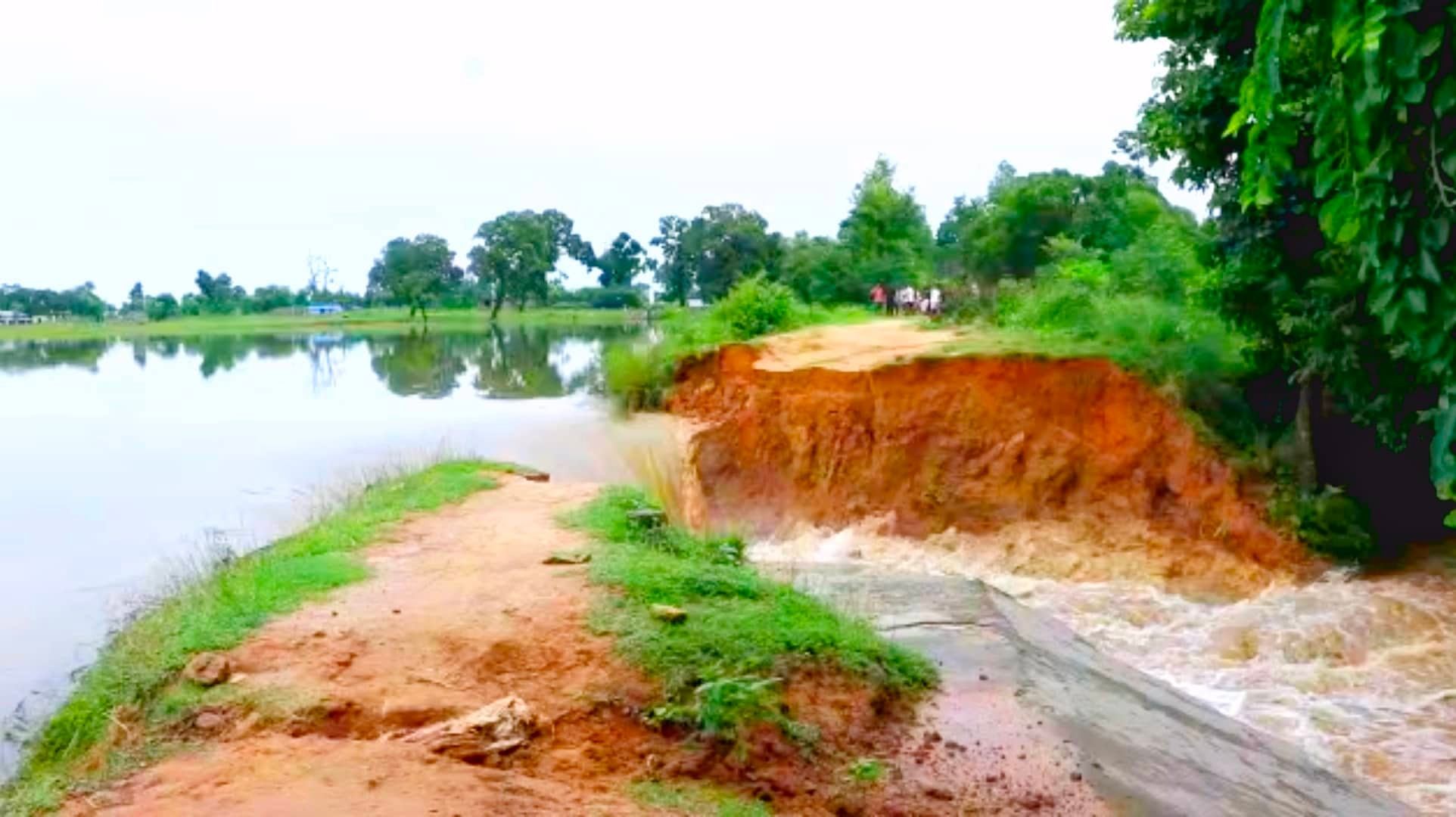 विजयनगरको शानको रुपमा रहेको शंकरपुर तालको बाँध फुट्यो