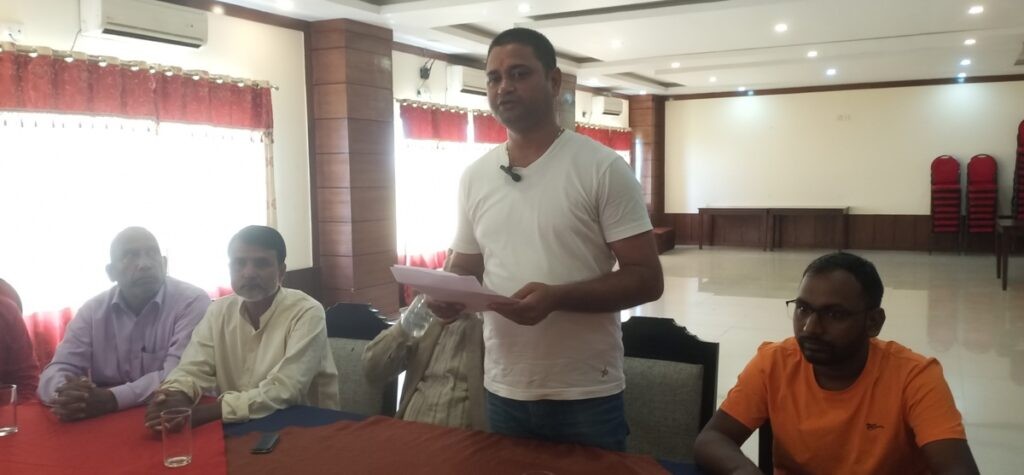 अध्यक्ष ओलीको व्यक्तिवादी चरित्र हावी भएको भन्दै रुपन्देहीमा एमालेका ३१ जना दिए राजिनामा