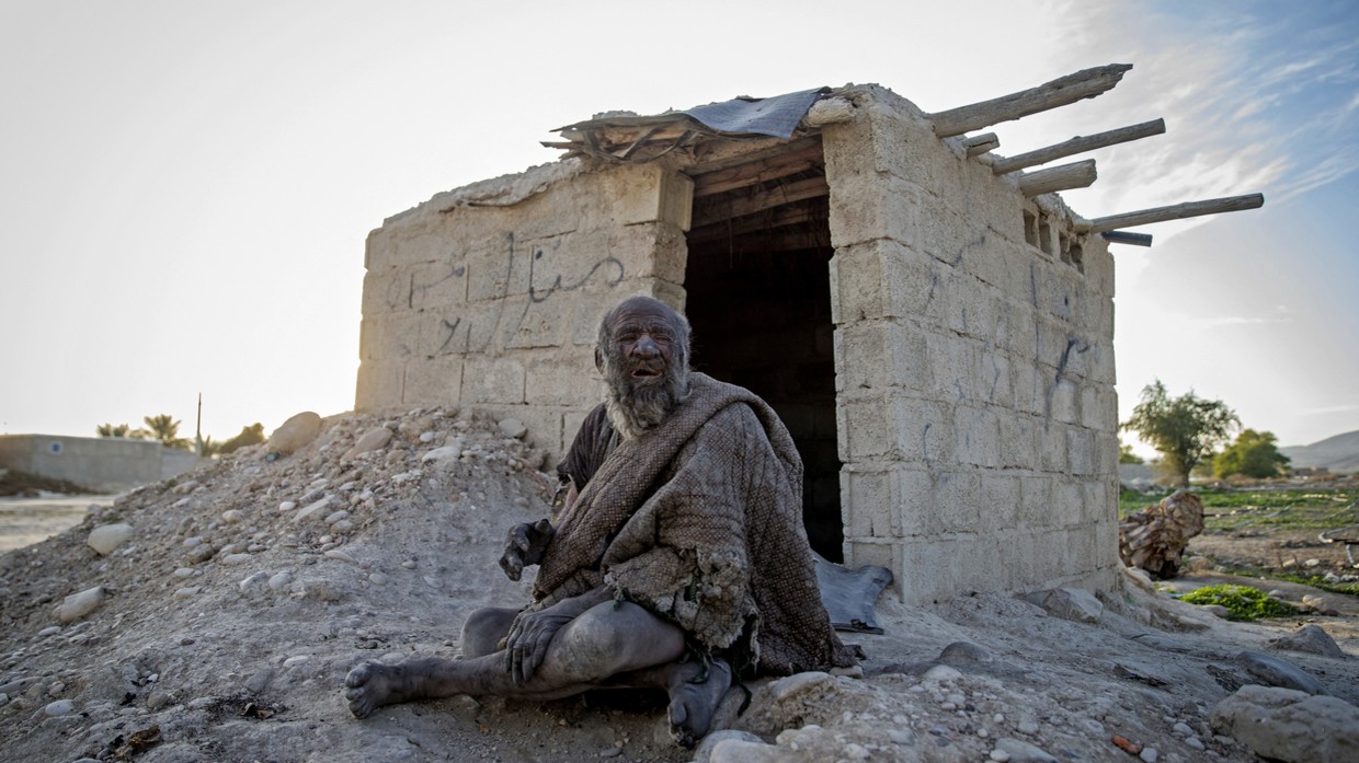 संसारकै फोहोरी मान्छेको उपनाम पाएका इरानका अमाउ हाजीको ९४ वर्षको उमेरमा मृत्यु !