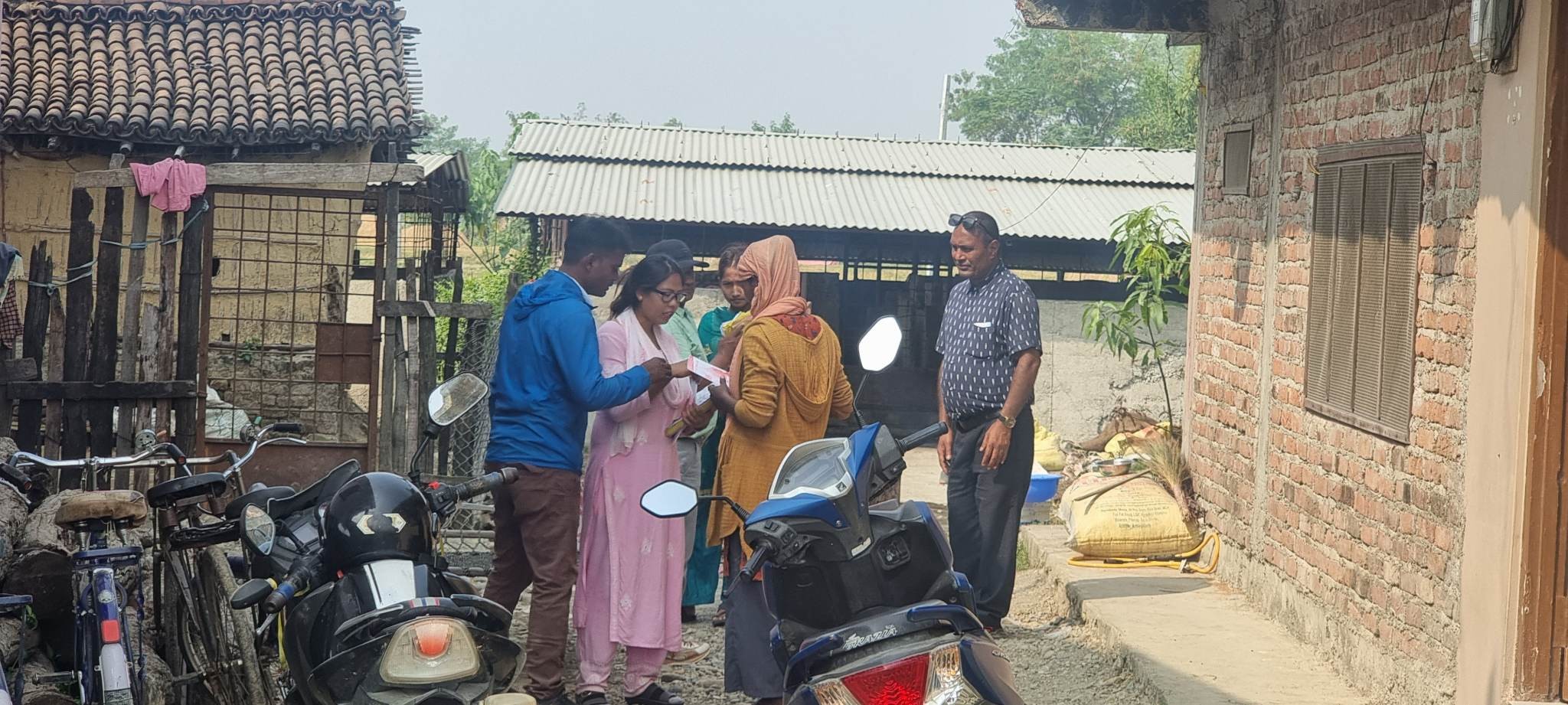 देश र जनताको निस्वार्थ सेवा गर्न मादलमा भोट माग्दै चुनाव प्रचारमा उमेद्वार चौधरी कपिलबस्तुमा