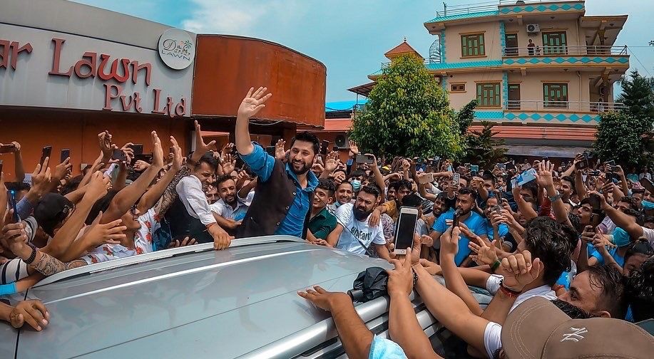 रवि लामिछानेले लिए नागरिकताको प्रमाणपत्र