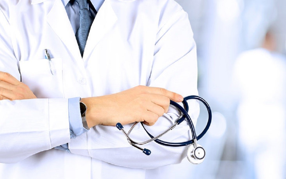 चिकित्सकमाथि दुर्व्यवहार गर्ने सुरक्षाकर्मीलाई कारबाही गर्न आयोगको आग्रह