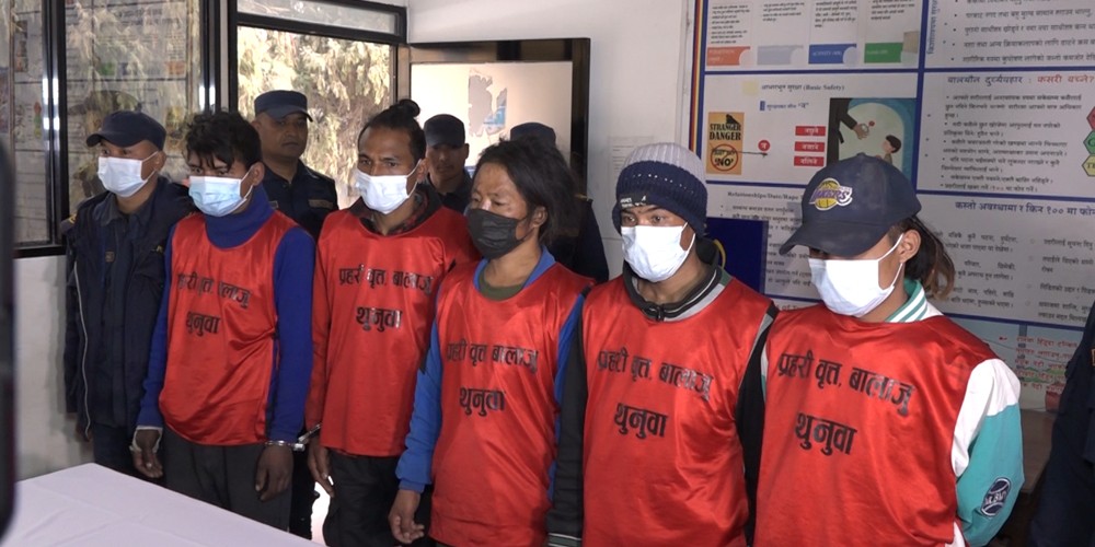 गोंगबुमा लुटपाट गर्ने र प्रहरीको भ्यानमा आगजनी गर्ने ९ जना सार्वजनिक