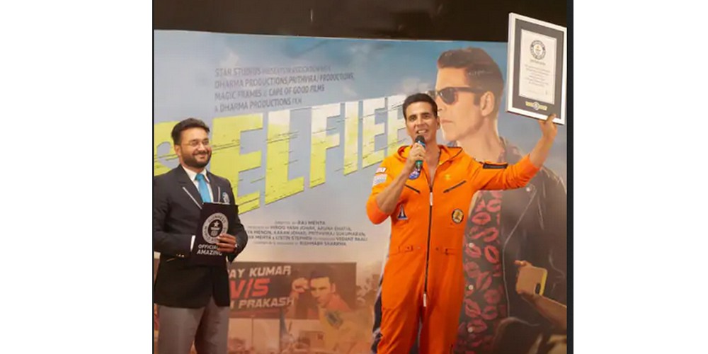 अक्षय कुमारले सेल्फी खिचेर राखे वर्ल्ड रेकर्ड