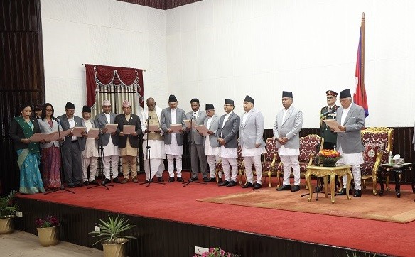 प्रधानमन्त्री प्रचण्डद्वारा मन्त्रिपरिषद् विस्तार, नयाँ मन्त्रीहरुद्धारा सपथ ग्रहण