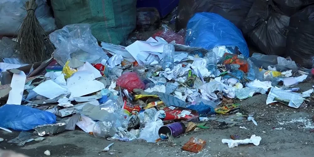 सोमबार पनि सिंहदरबारको फोहोर उठेन