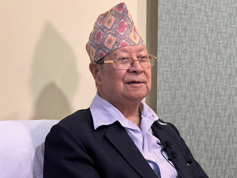 सरकारमा गएर कम्युनिस्टको सिद्धान्तअनुसार काम नगर्नेहरू यथार्थमा कम्युनिस्ट होइनन्