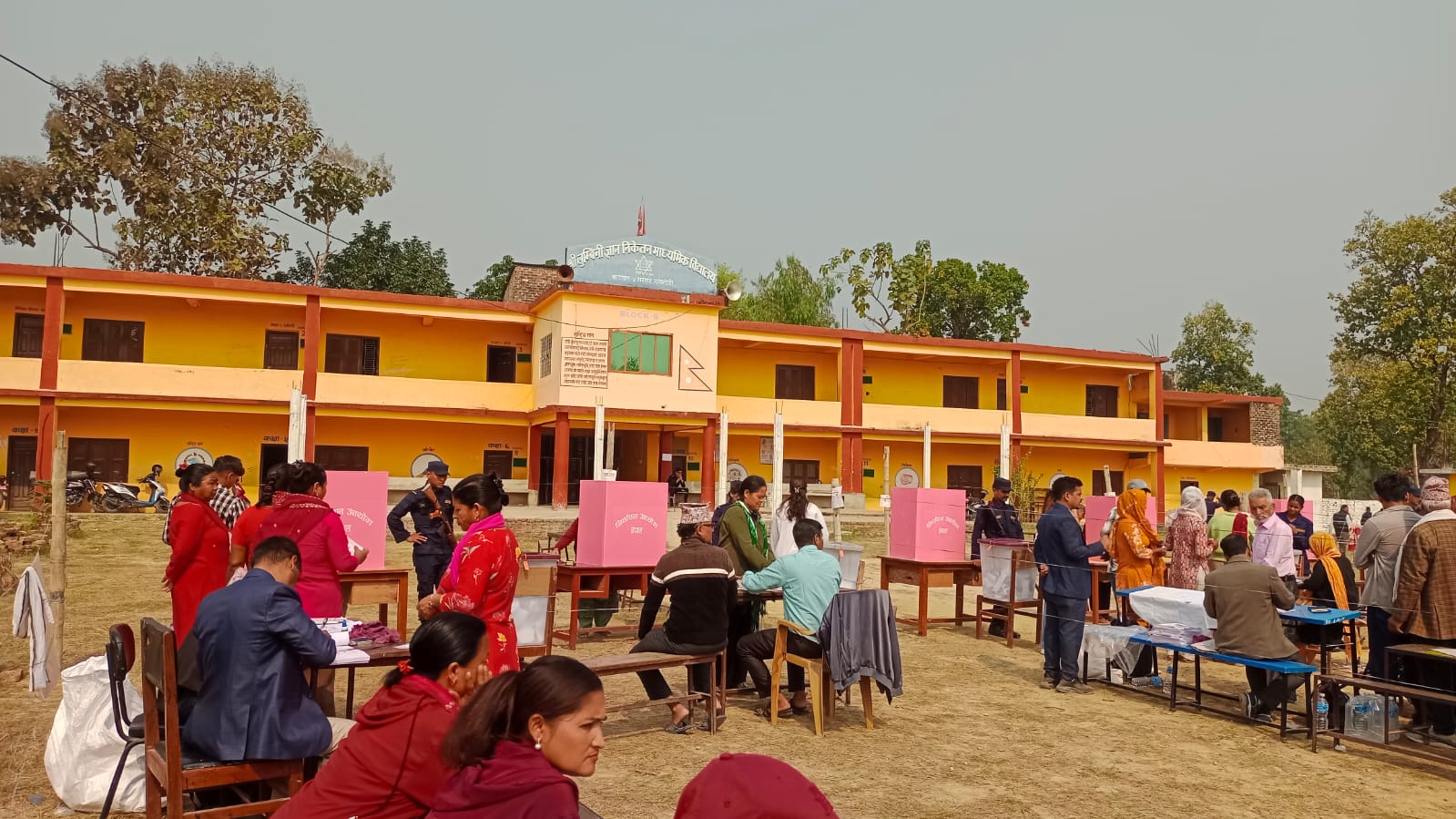 रुपन्देही क्षेत्र नं. ५ मा शान्तिपूर्ण मतदान हुदै करिब ४० प्रतिशत मत खस्यो