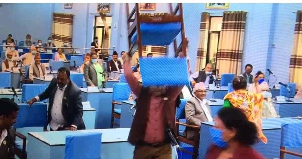 बिरोधकै बिचमा संसद संचालन हुदा संसदमा भाडभैलो