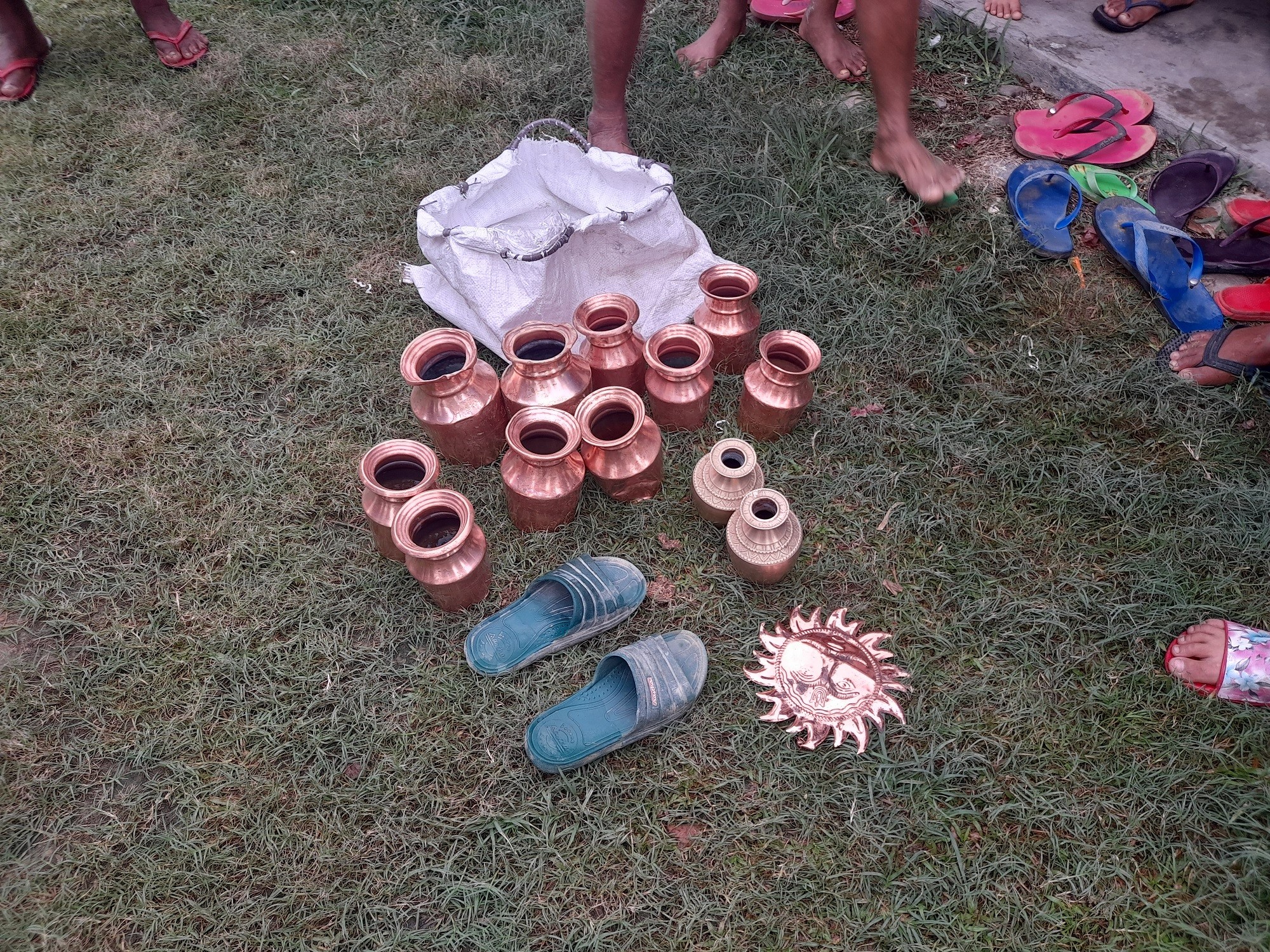 रुपन्देहीको कञ्चनमा गए राती घरको मुल ढोकामा राखिएका अम्खराहरु चोरी