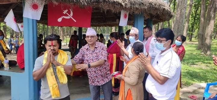 कञ्चनमा विभिन्न पार्टी परित्याग गरी ५३ जना नेकपा एमालेमा प्रबेश