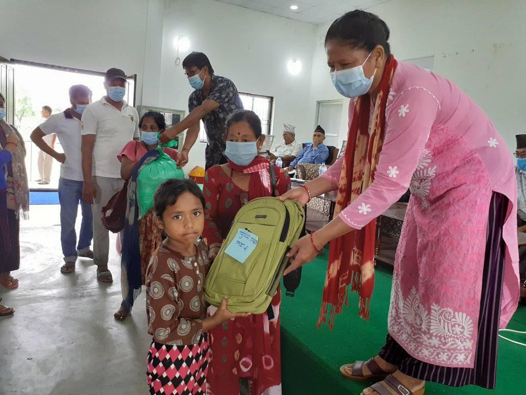 सुनगाभाले गर्यो ९१ जना बिपन्न तथा जेहेन्दार बिधार्थीलाई शैक्षिक सामग्री र राहत बितरण
