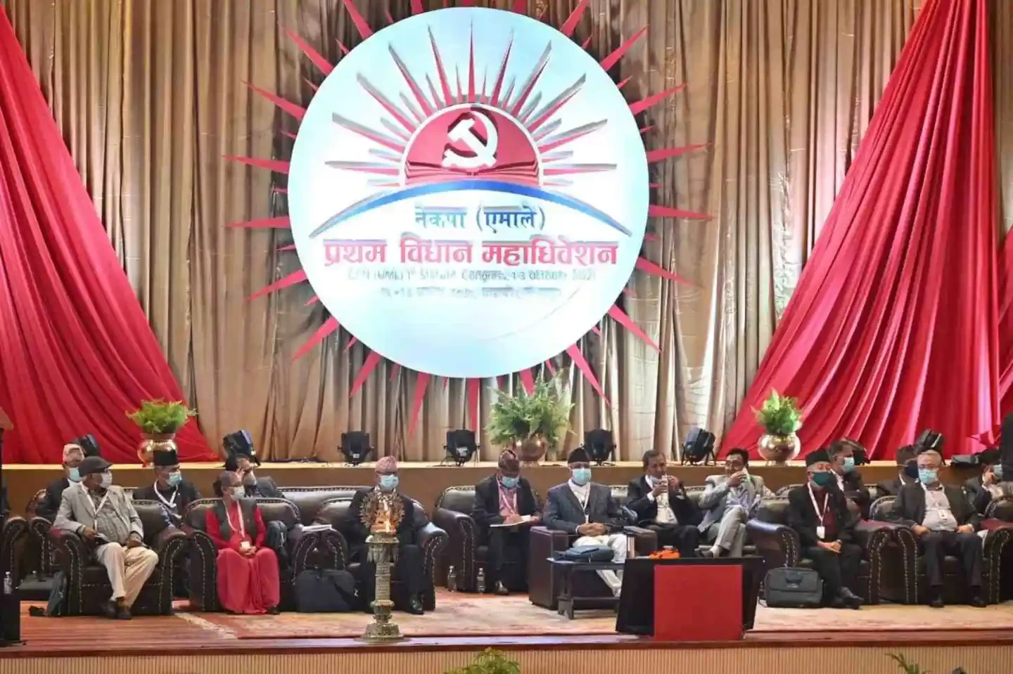 जारी एमालेको विधान अधिवेशनमा आज समूहगत छलफल हुँदै
