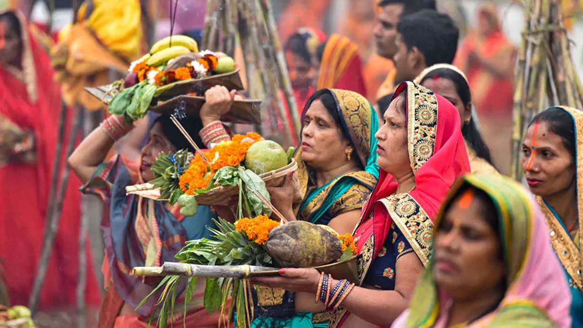 छठ पर्वको मूख्य दिन आज अस्ताउँदो सूर्यको पूजा गरि मनाईदै