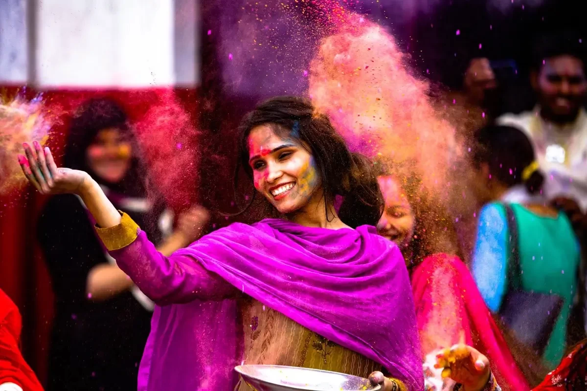 होली सुसंस्कृत ढङ्गले मनाउन आवश्यक