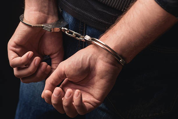 बुटवल सडकको बिचमा रहेको उजिर सिहंको शालिकको टाउको चोरी गर्ने व्यक्ति पक्राउ
