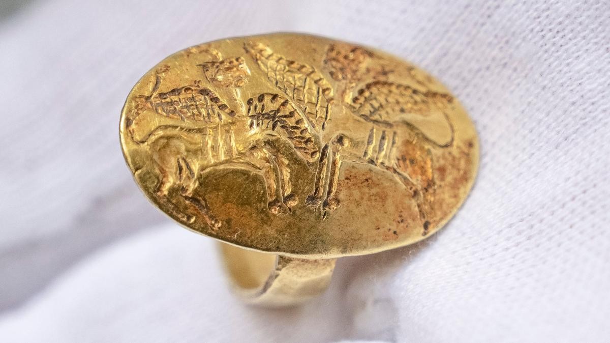 दोस्रो विश्व युद्धको समयमा चोरी भएको सुनको औंठी ग्रीस फिर्ता