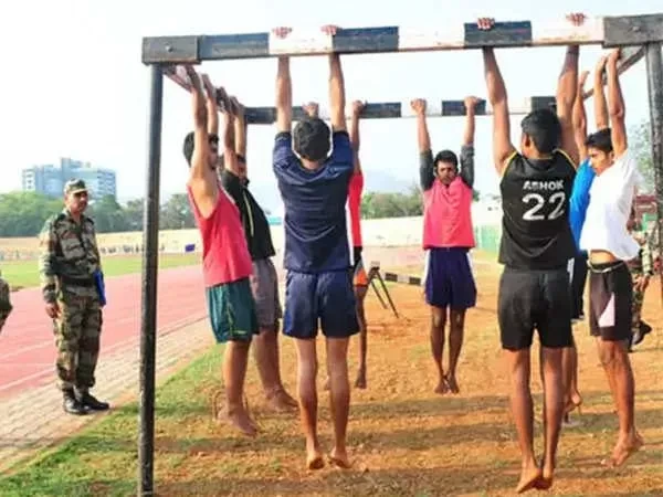 भारतको यूपीमा ६२ पियनको जागिरका लागि पीएचडी र मास्टर्स डिग्रीसहित ९३ हजारको आवेदन!