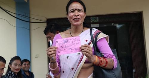 नेकपा एमालेकी चर्चित नेतृ गंगा चौधरीको हाम्रो नेपाली पार्टीबाट उमेद्वारी दर्ता