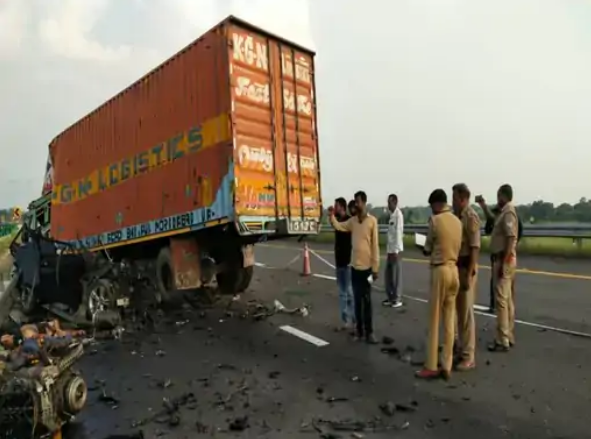 फेसबुक लाइभ गर्दै २३० किमी/घण्टा स्पीडमा कुदाउँदा बिएमडब्लु कार दुर्घटना, ४ जनाको मृत्यु