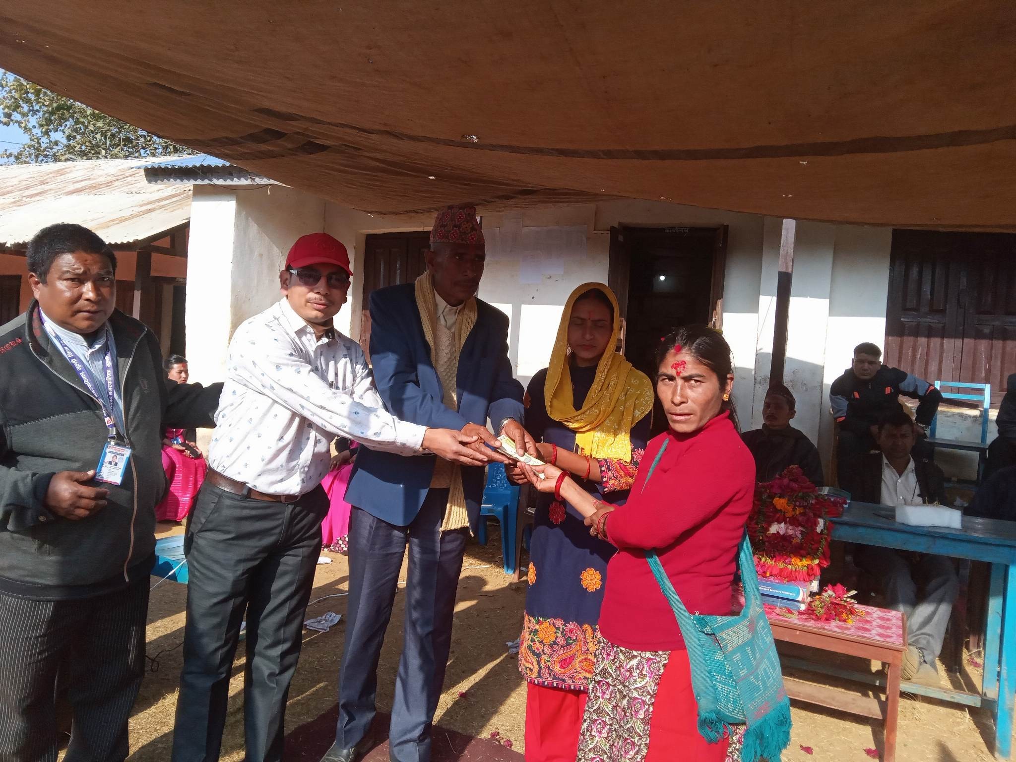 संगीता नेपालीको उपचारको लागि आर्थिक सहयोग