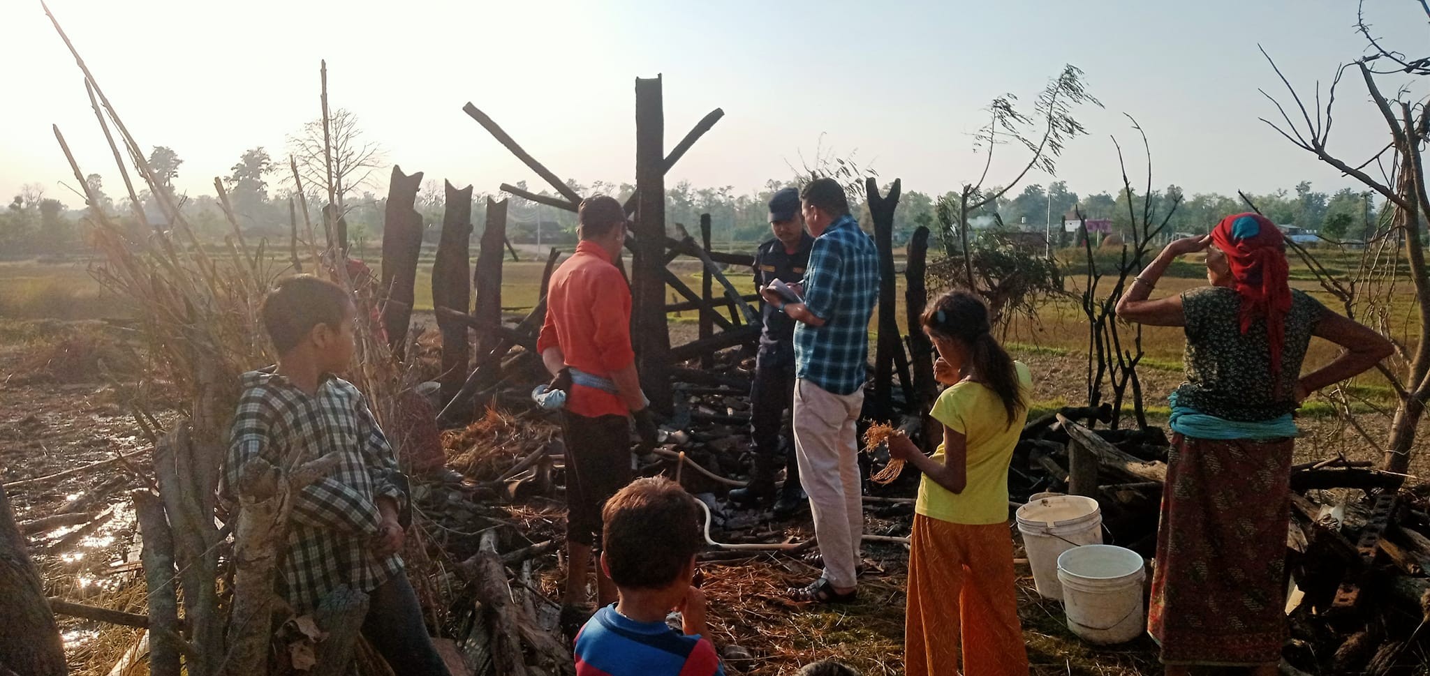 गहुँको नल जलाउने क्रममा गोठमा आगलागी