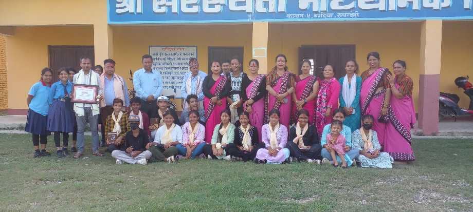 सरस्वती माध्यमिक बिद्यालयमा बिधार्थी र शिक्षक सम्मानित