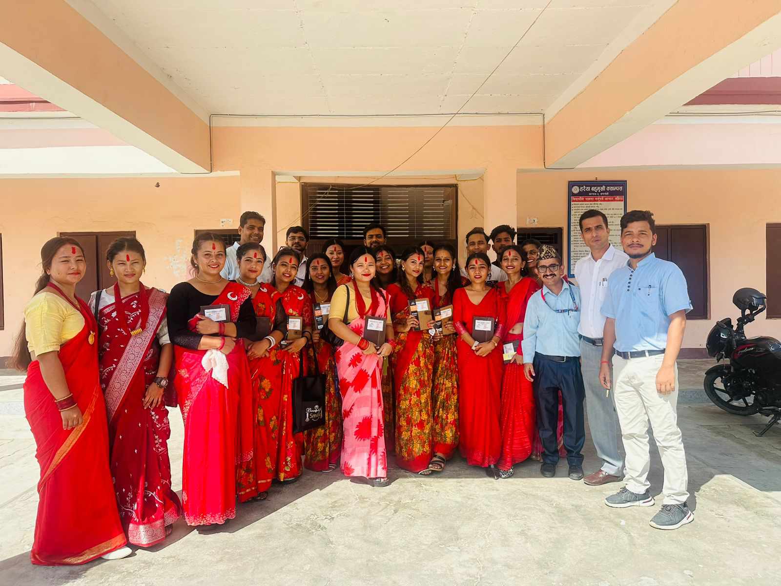 बिधार्थी तथा शिक्षकले हरैया बहुमखी क्याम्पसमा मनाए हरितालिका तिज