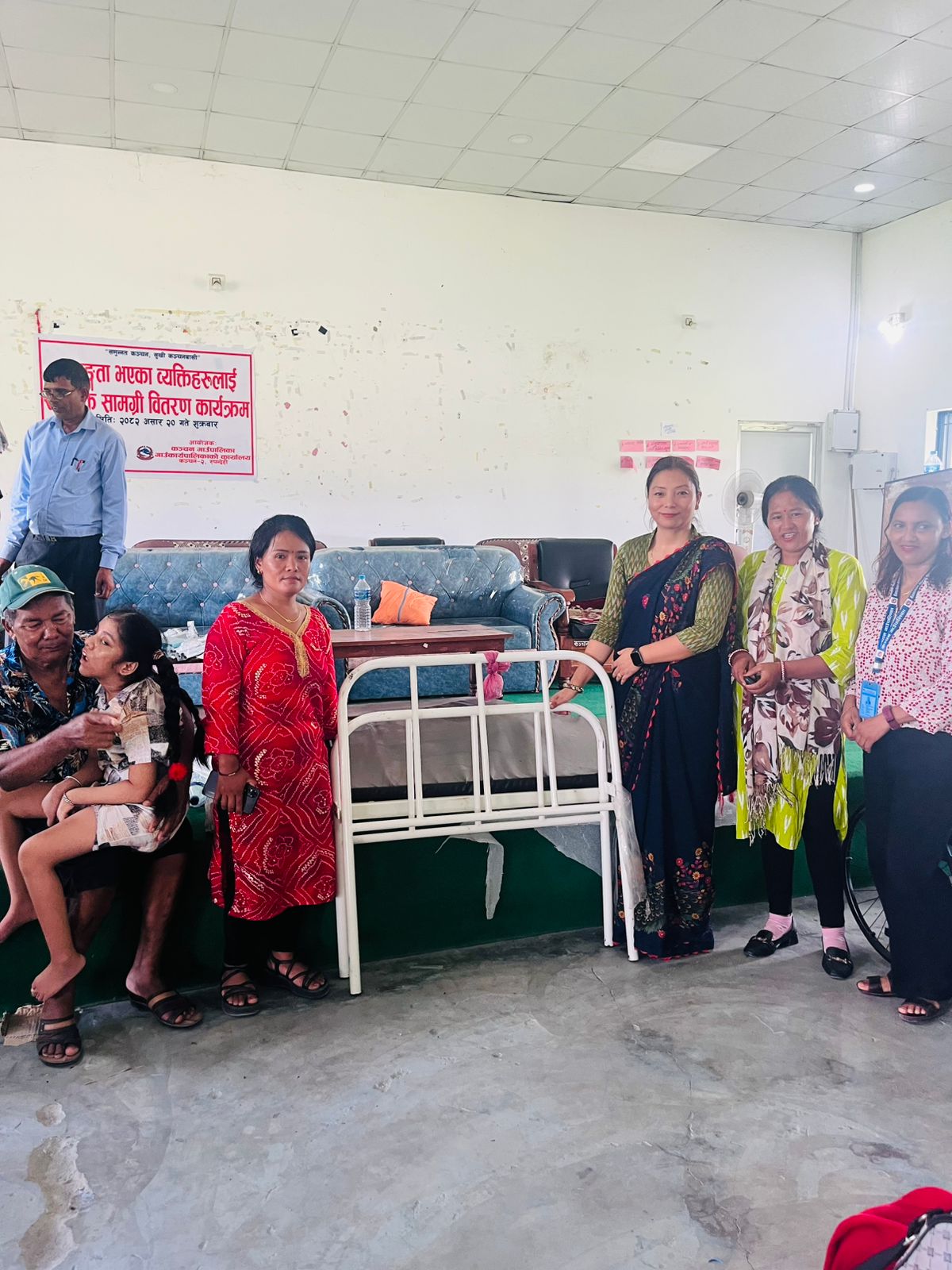 कञ्चनमा अपाङ्गता भएका व्यक्तिहरुलाई सहायक सामग्री वितरण 