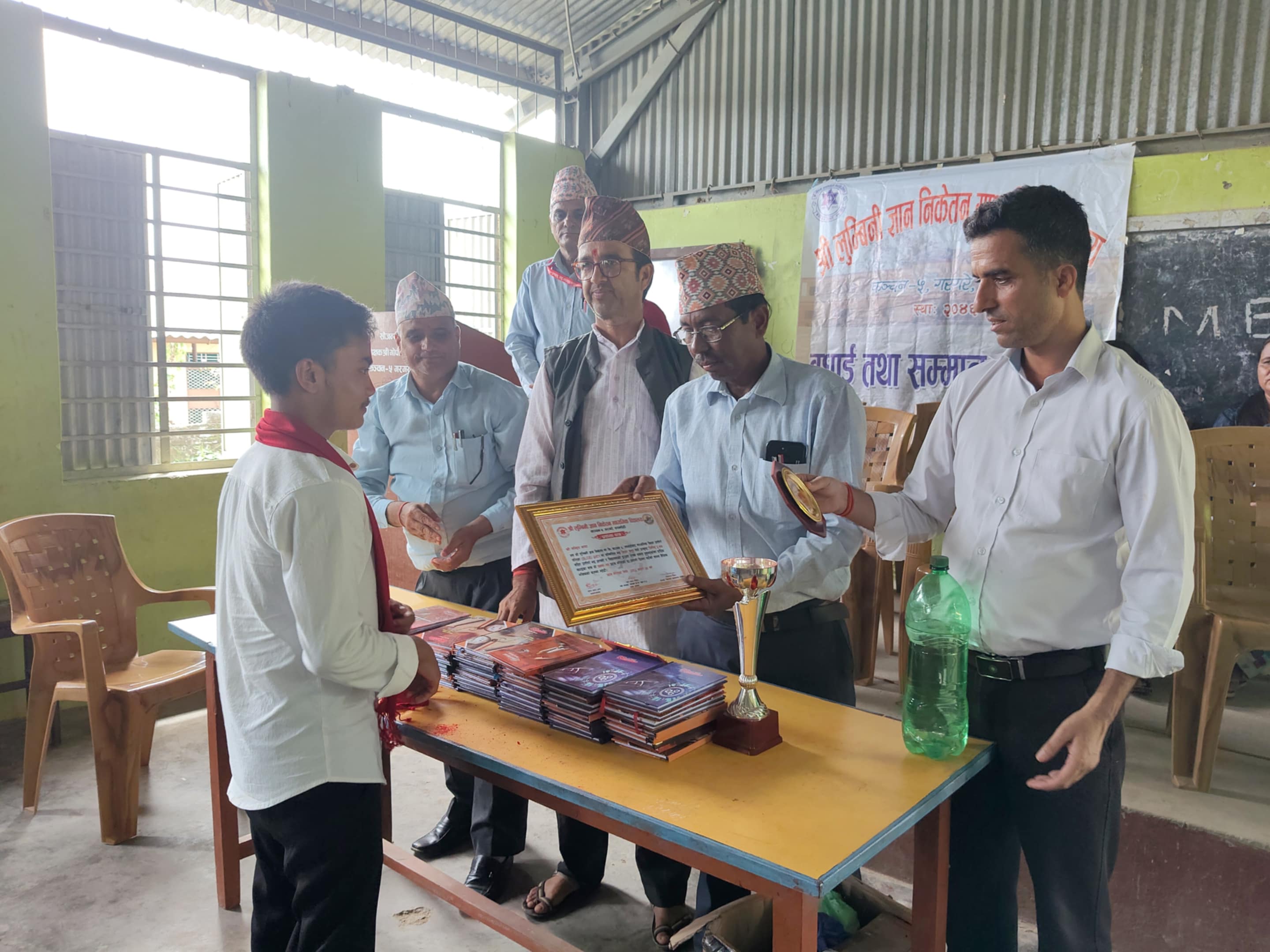 लुम्बिनी ज्ञाननिकेतनमा कक्षा १२ उत्तिर्ण विद्यार्थीहरुलाई सम्मान तथा उच्च शिक्षा सम्बन्धी अभिमुखीकरण 