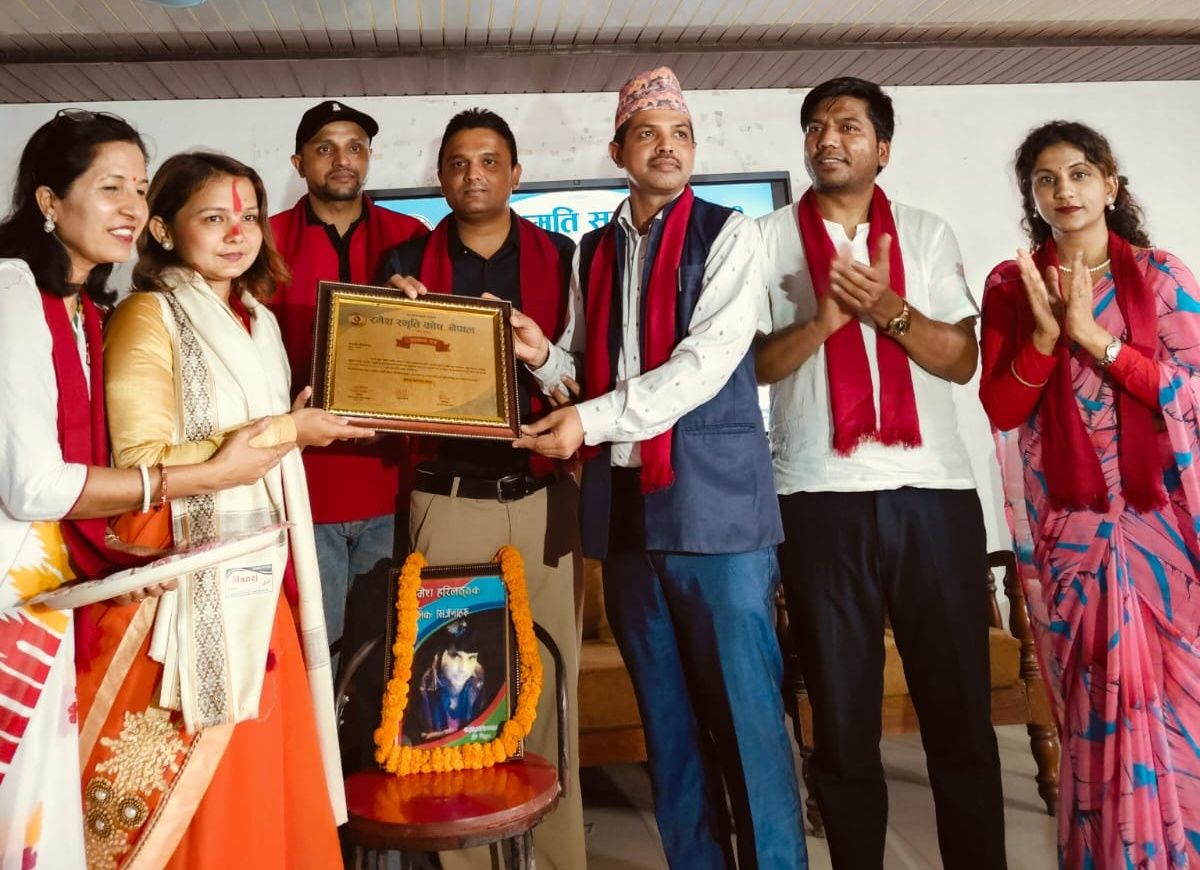 रमेश  स्मृति कोषबाट धनकुटाका रोशन परियार र प्रोत्साह पुरस्कारबाट समज्ञा अधिकारी पुरस्कृत