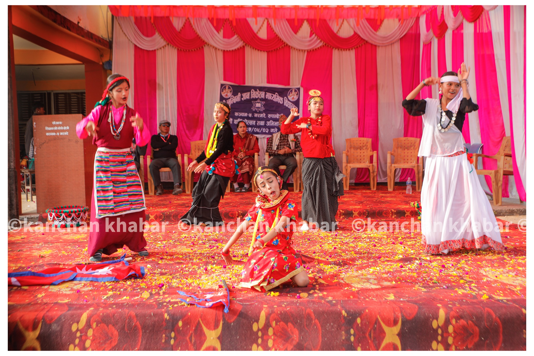 लुम्बिनी ज्ञाननिकेतन माध्यमिक विद्यालयमा बार्षिक उत्सवको अवसरमा विविध कार्यक्रम