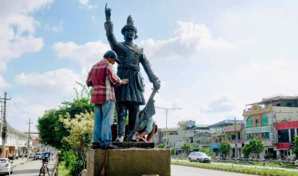 बुटवलमा स्थानीयहरुद्वारा पृथ्वी नारायण शाहको शालिक निर्माण