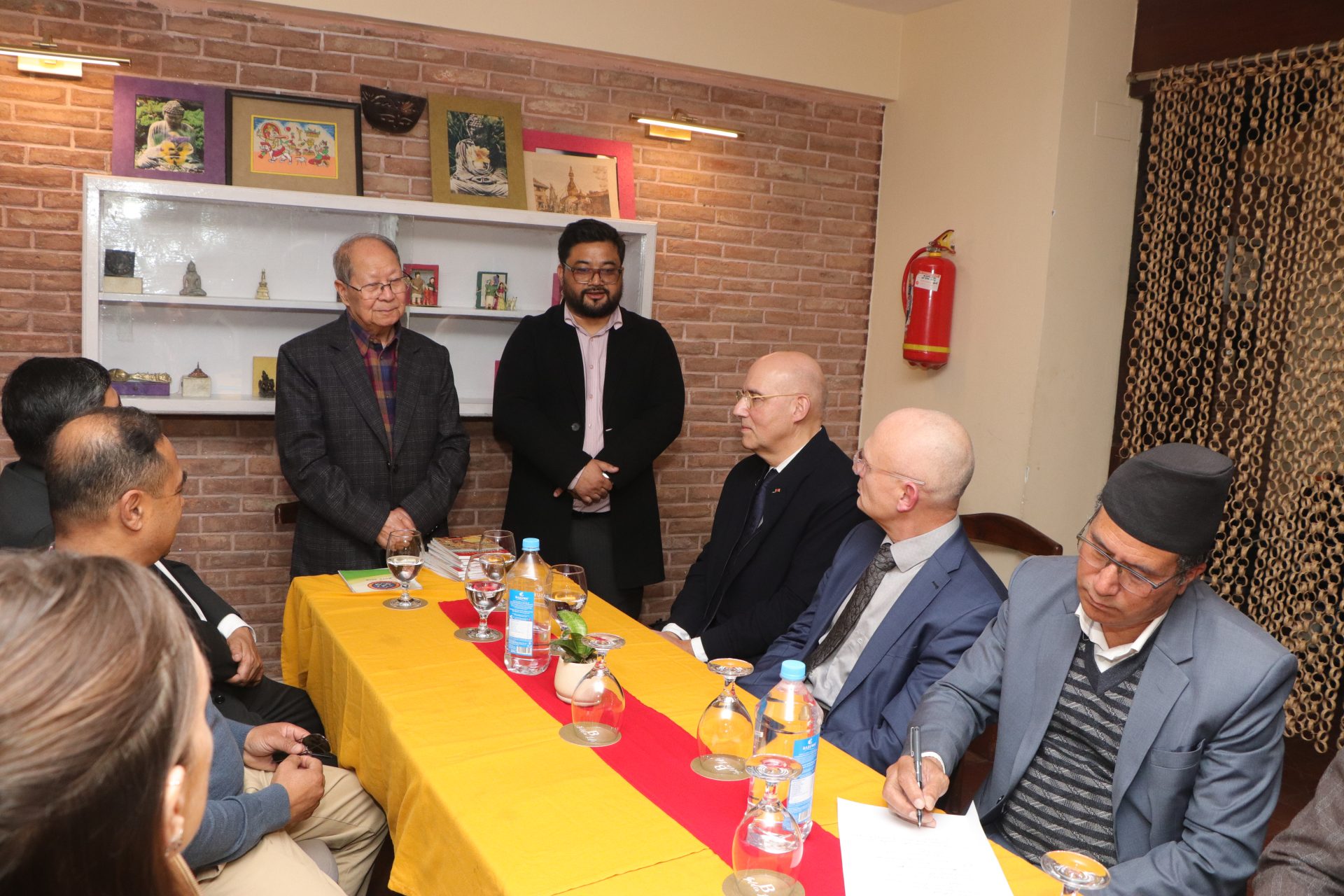 आफ्नै खुट्टामा उभिएर स्वास्थ्य सेवा क्षेत्रमा प्रगति गर्न सके दीर्घकालीन सेवा हुने