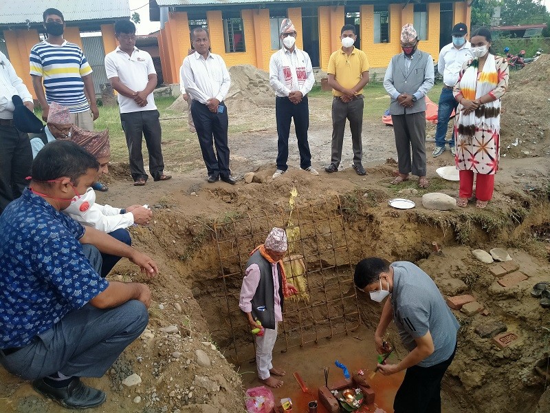 सैनामैनामा योजनाका कामहरु धमाधम अगाडी बढ्दै,निर्माण सम्बद्ध श्रमिकहरुलाई आवासिय रुपमा काम गर्दै