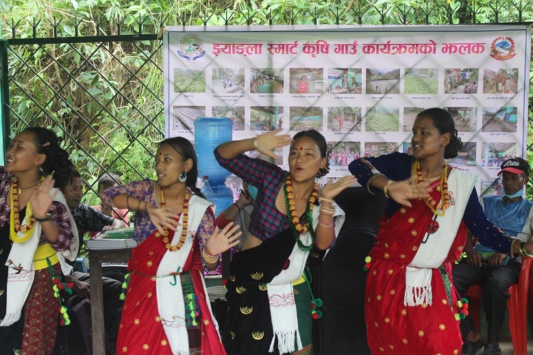 स्मार्ट कृषि गाउँ समीक्षा कार्यक्रम,स्मार्ट कृषि गाउको कुनै एक उत्पादनलाई ब्राण्ड बनाउनु पर्नेमा बक्ताहरुको जोड