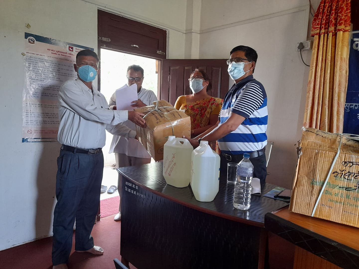 सुनगाभा सामुदायिक बिकास केन्द्रले गर्यो कञ्चन र शुद्धोदनमा स्वास्थ्य सामाग्रीको सहयोग