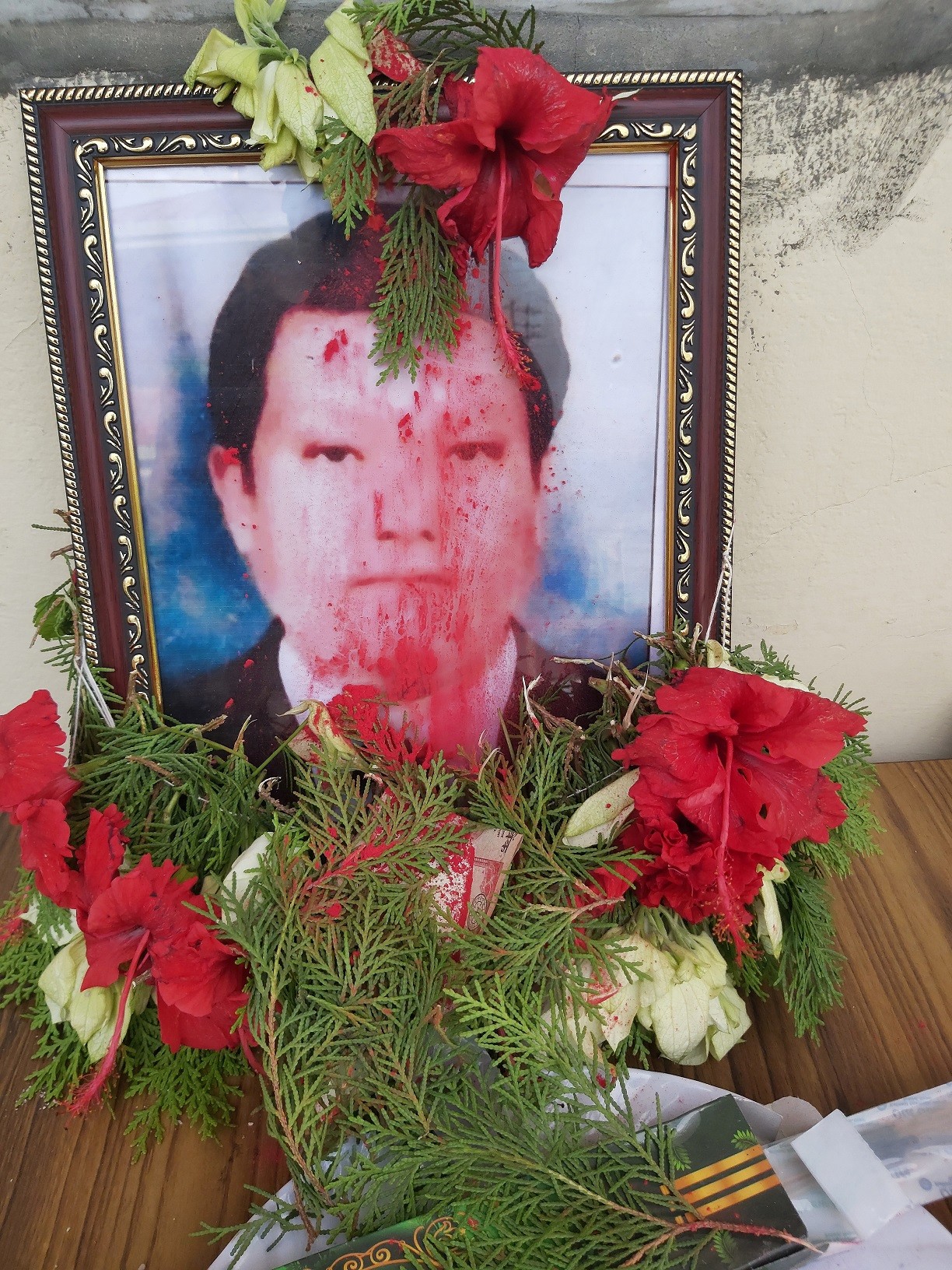 पश्चिमाञ्चल यातायात व्यवसायी समितिद्धारा स्व. थापाको परिवारलाई राहात प्रदान