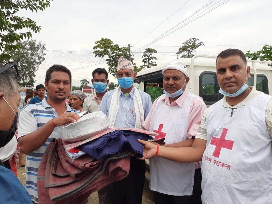 कञ्चनका बाढी पिडितहरुलाई नेपाल रेडक्रस सोसाइटी कञ्चन उपशाखाले दियो आपतकालिन राहत