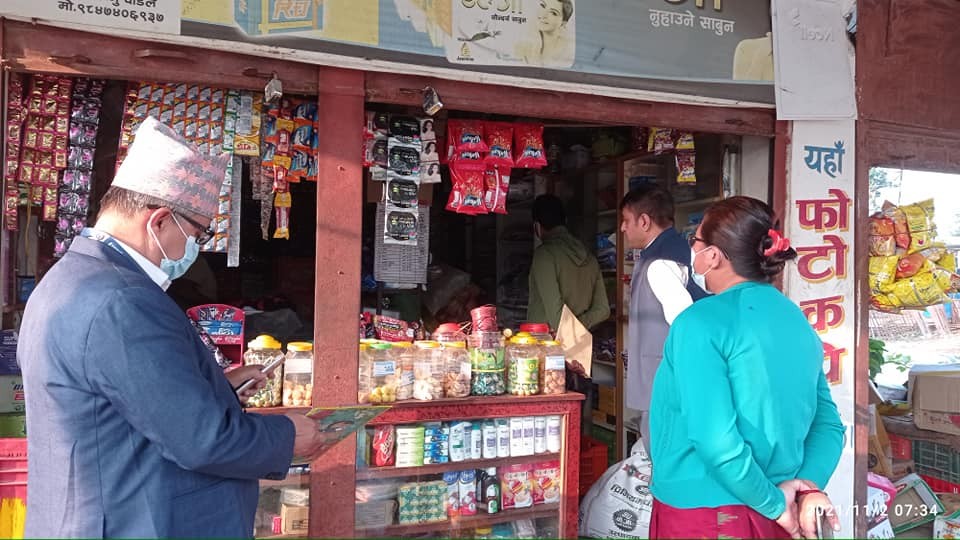 कञ्चनमा बजार अनुगमन, एक पसलमा अखाध्य तथा म्याद सकिएको बस्तुहरुको बरामद
