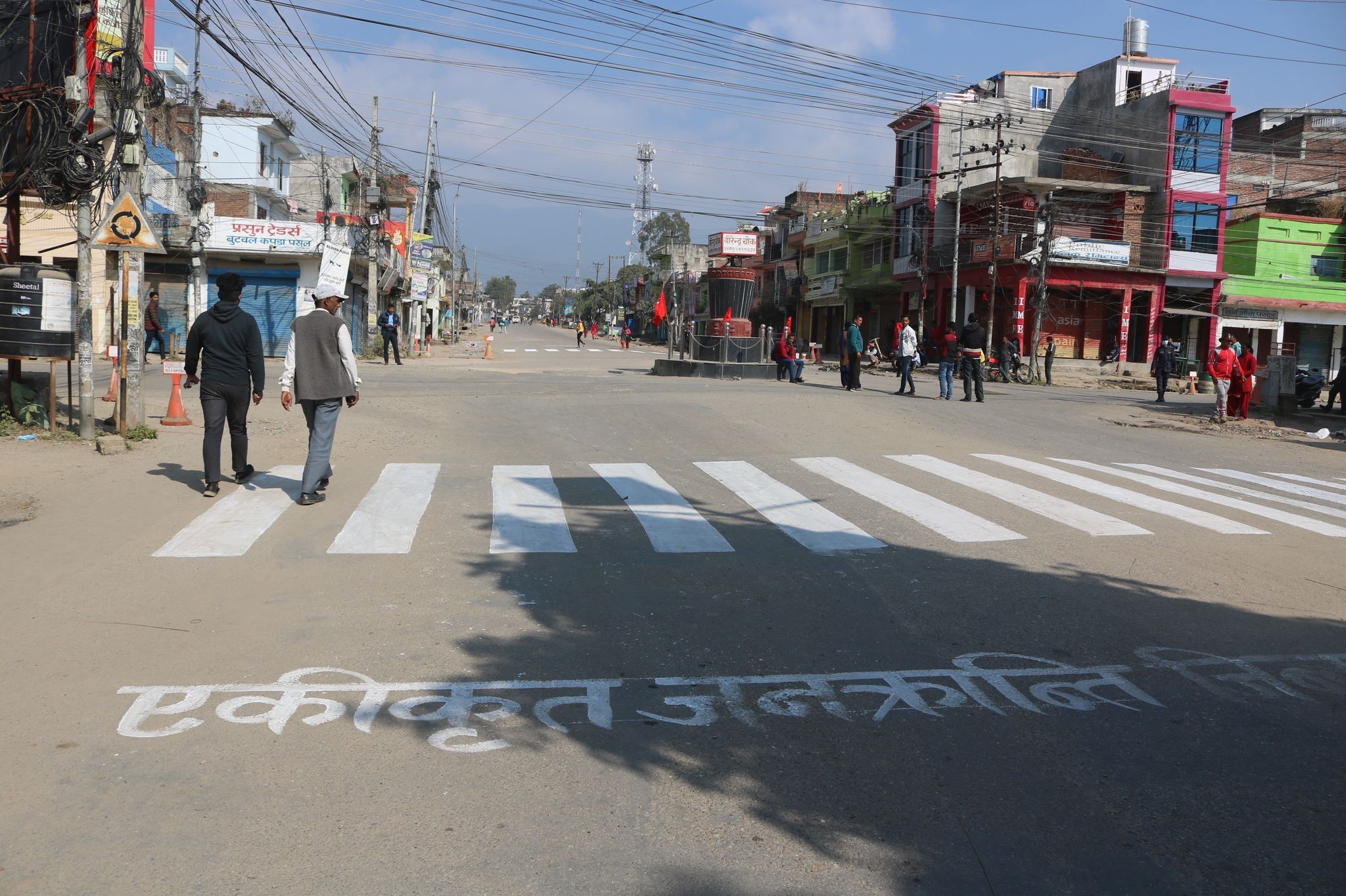 बन्दमा विप्लवका कार्यकर्ताले बनाए जेब्रा क्रसिङ