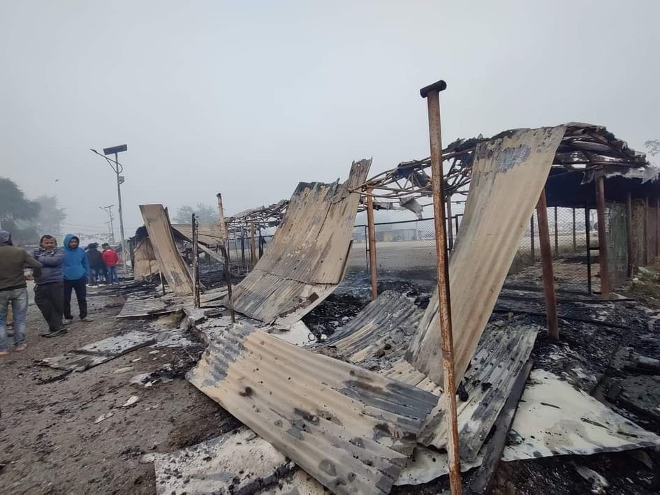 लुम्बिनीको एक बसपार्कमा आगलागी , एक दर्जन पसलका क्षती