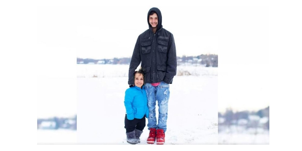 ३ फीट भन्दा कम उचाई भएकी ३२ वर्षीया महिलाको झण्डै ६ फीटको १९ वर्षीय प्रेमी