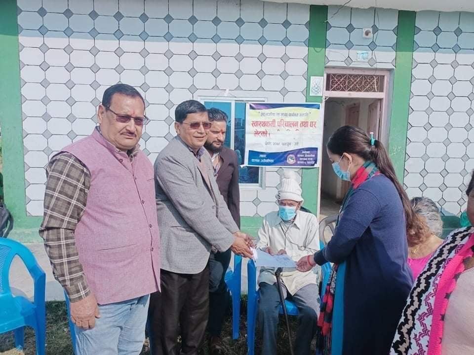 कञ्चनमा जेष्ठ नागरिकको घरघरमै पुगेर स्वास्थ्य जाँच सेवा सुरु