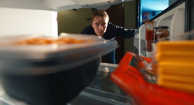 फ्रिजमा राखिएको रेष्टुरेन्टको खाना खाएपछि बिरामी भए, काट्नुपर्‍यो हातका सबै औँला र दुई खुट्टा